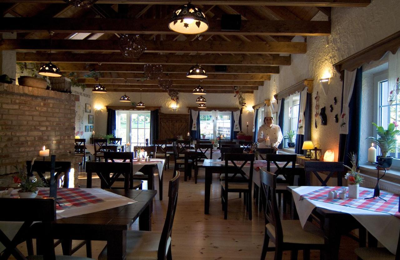 Logis L Auberge Gutshof บิสชอฟส์แวร์ดา ภายนอก รูปภาพ