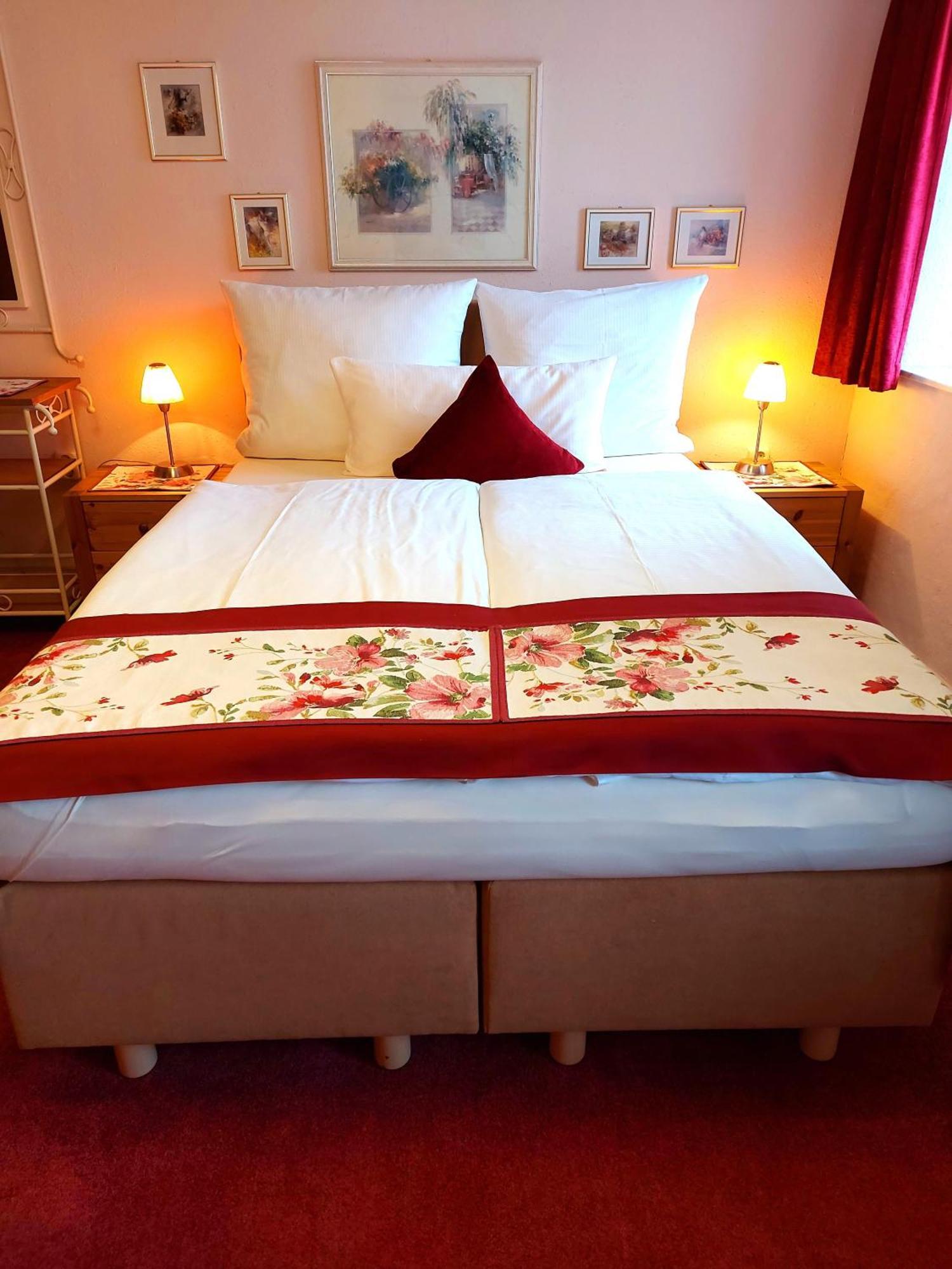 Logis L Auberge Gutshof บิสชอฟส์แวร์ดา ภายนอก รูปภาพ