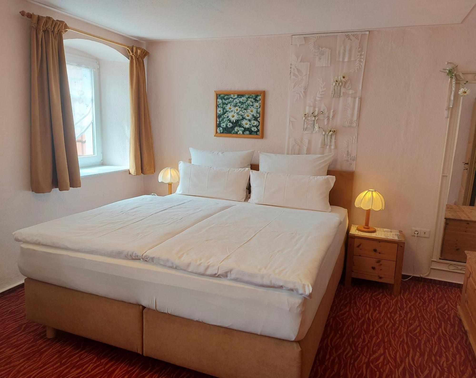 Logis L Auberge Gutshof บิสชอฟส์แวร์ดา ภายนอก รูปภาพ