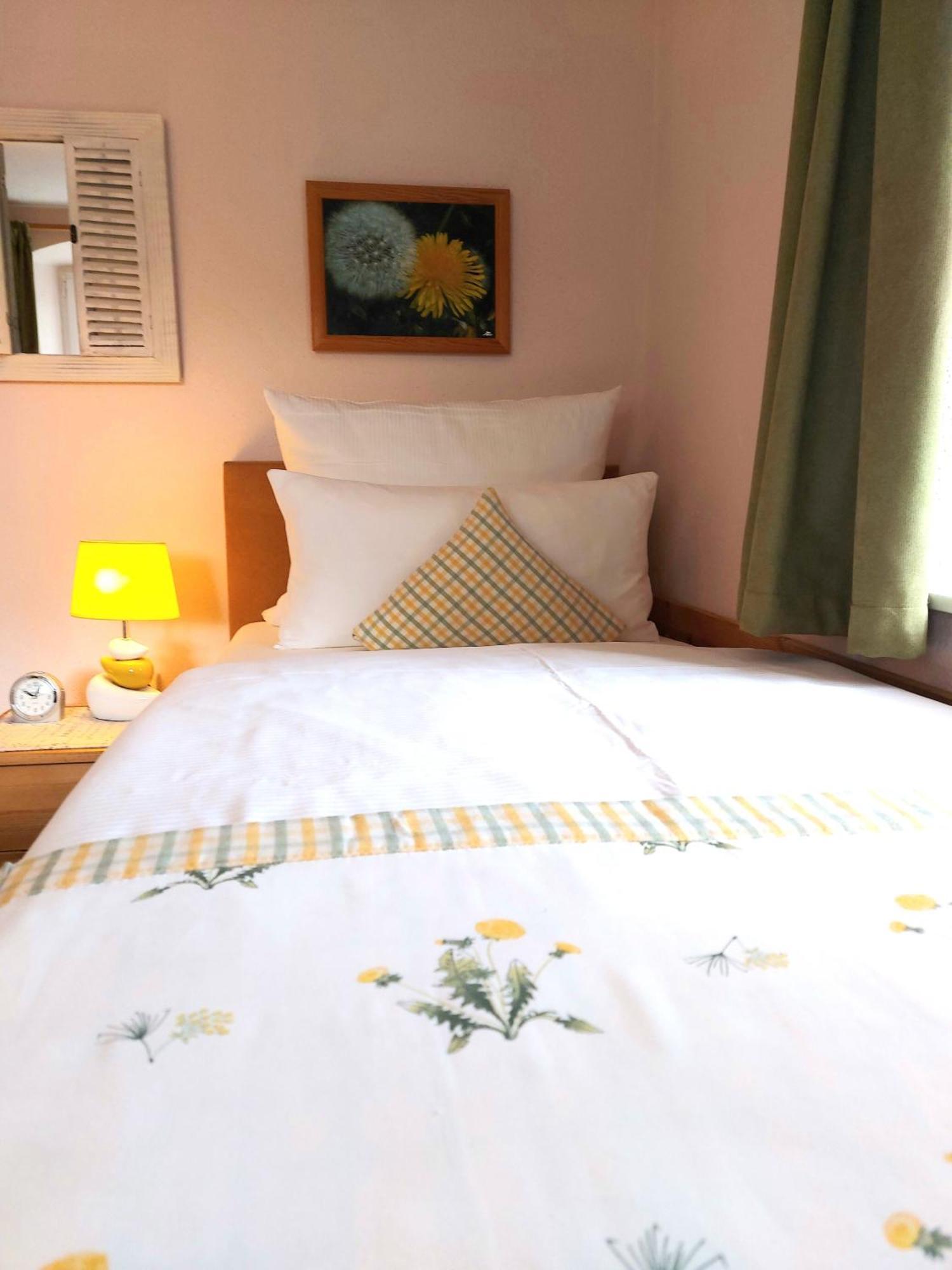 Logis L Auberge Gutshof บิสชอฟส์แวร์ดา ภายนอก รูปภาพ