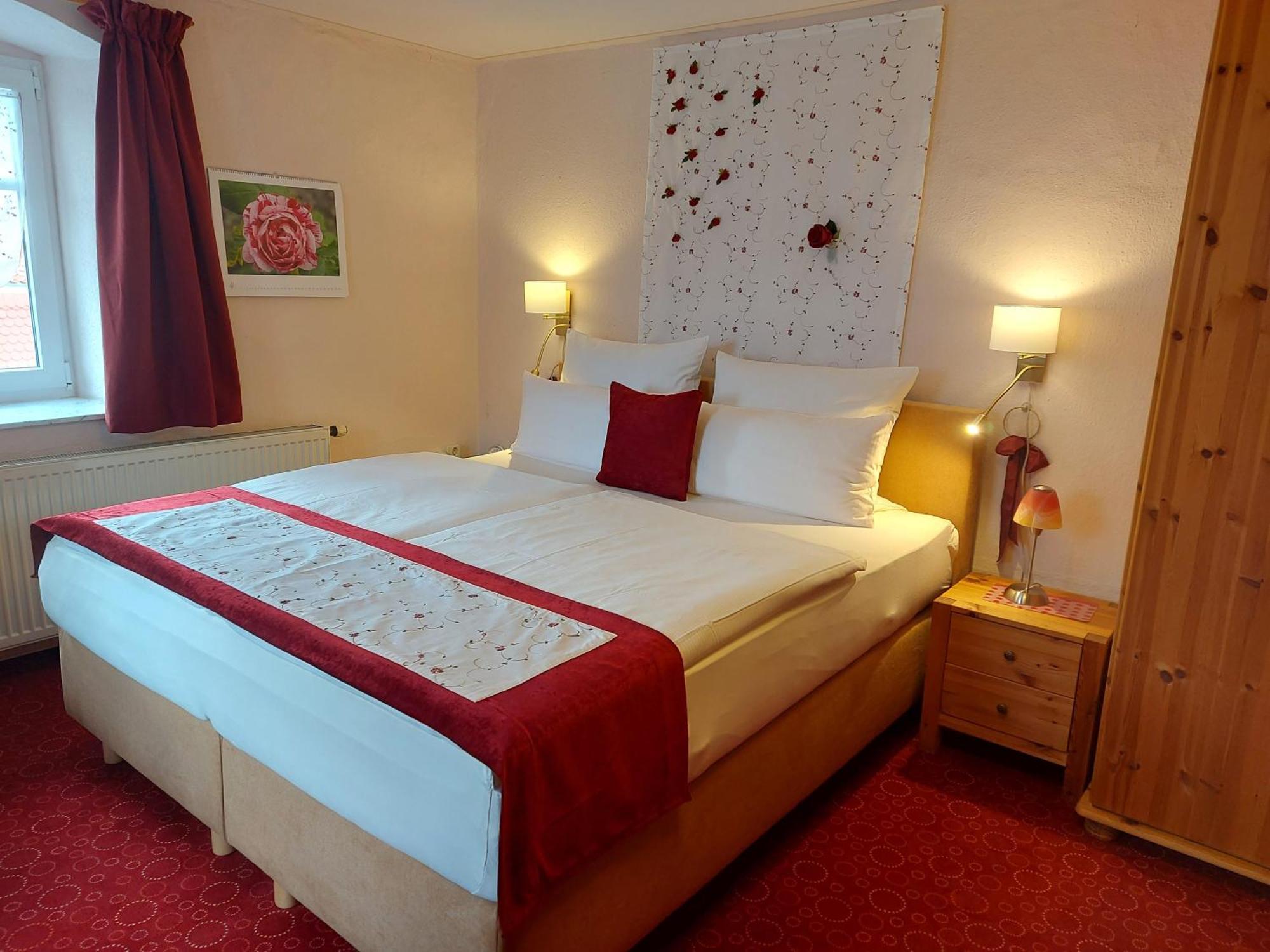 Logis L Auberge Gutshof บิสชอฟส์แวร์ดา ภายนอก รูปภาพ