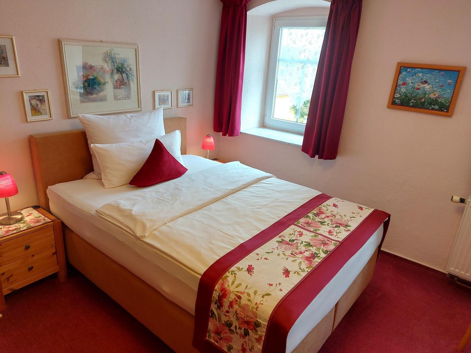Logis L Auberge Gutshof บิสชอฟส์แวร์ดา ภายนอก รูปภาพ