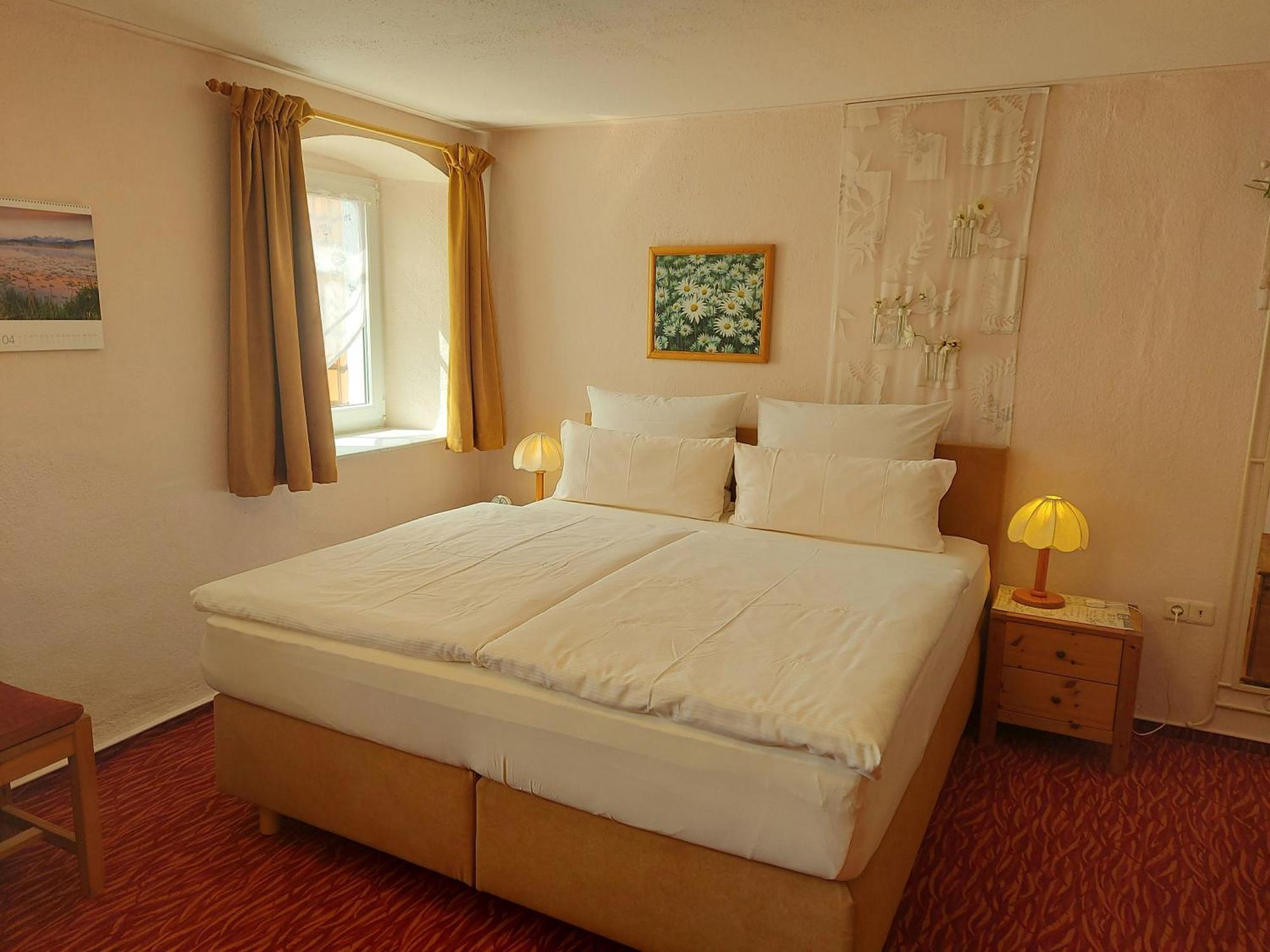 Logis L Auberge Gutshof บิสชอฟส์แวร์ดา ภายนอก รูปภาพ