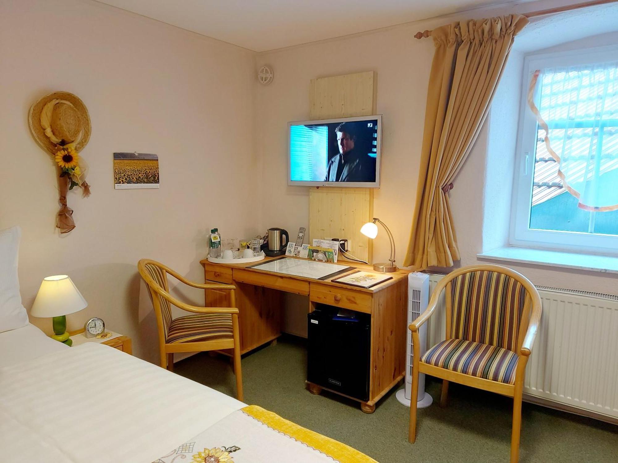Logis L Auberge Gutshof บิสชอฟส์แวร์ดา ภายนอก รูปภาพ